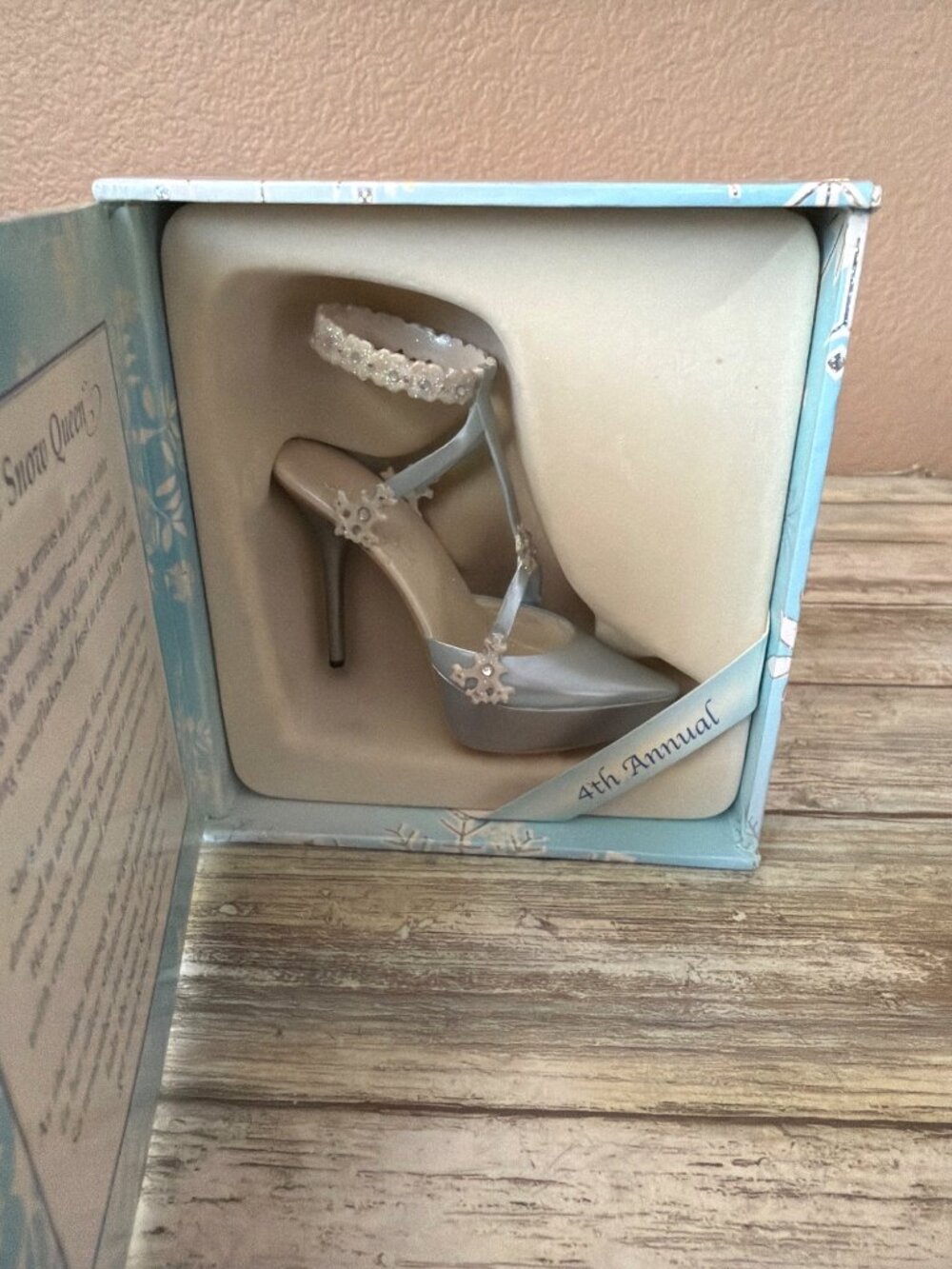 2004 Just the Right Shoe by Raine "Snow Queen" 25489 w/Box 4th Annual Christmas - Picture 3 of 13